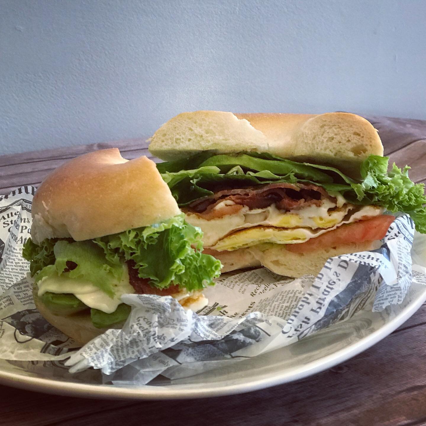 Breakfast or Bunch! 
Bagel + Bacon + Egg + Cheese + Lettuce + Tomato and Avocado = Delicious 😋 
#caperstoo #eatwelllivewell #caperstoodeli #danbury #danburyct #dailyspecial  #weeklyspecials #bethelct #brookfieldct #newfairfieldct #newtownct #sandy